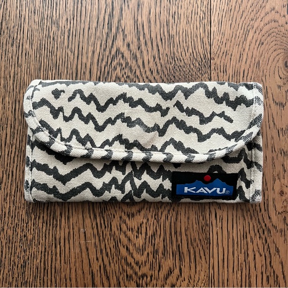 KAVU Big Spender Cotton Wallet in brown and cream - Picture 2 of 11